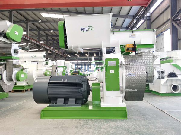 Large wood pellet mill