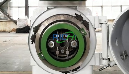 Pelletizing chamber