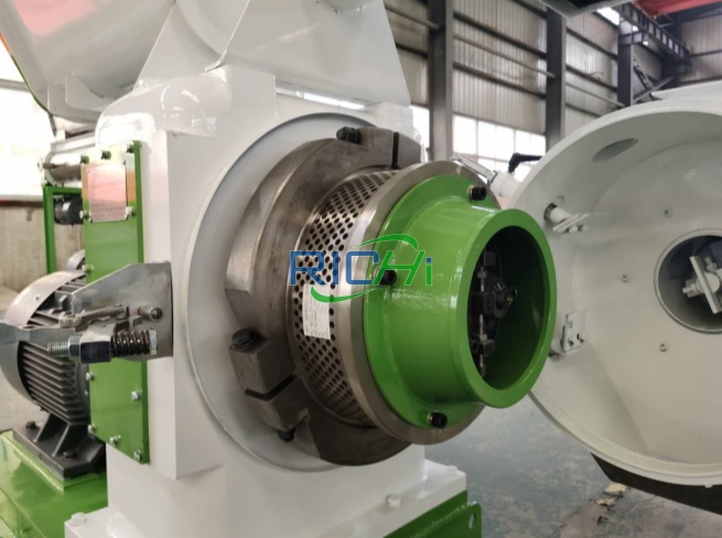 Detailed images of the Wood Chip Pellet Machine