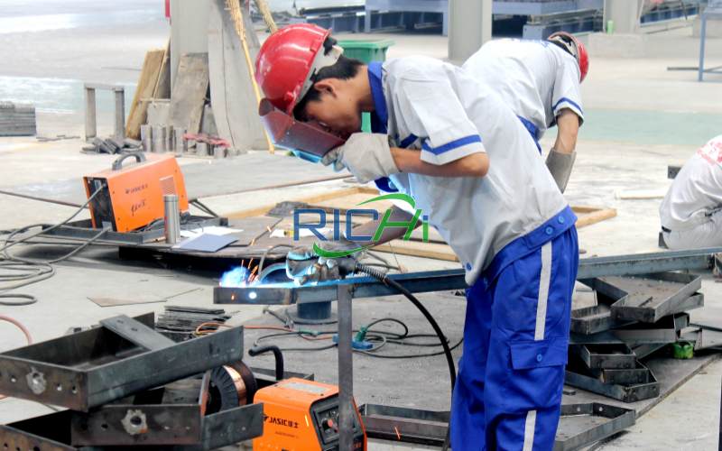 Labor Costs for Poultry Feed Pellet Plant