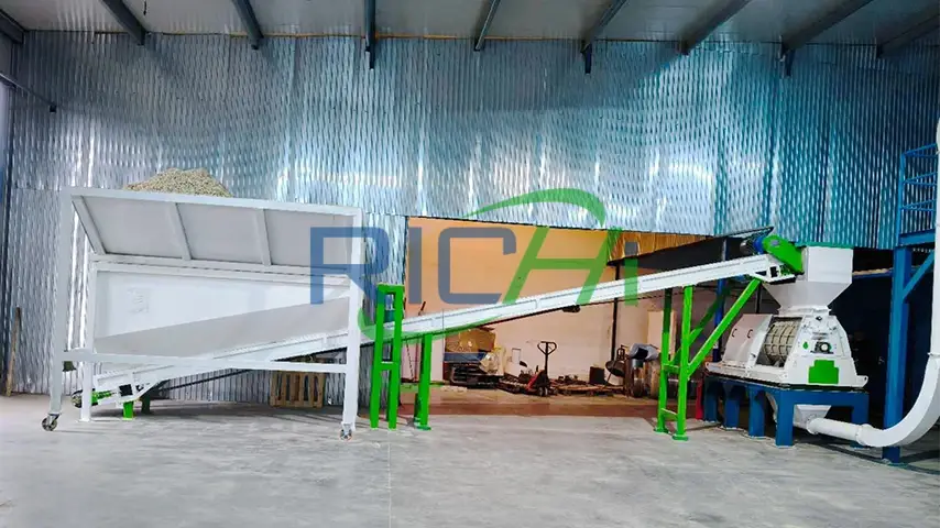 Sawdust crusher machine in Romania