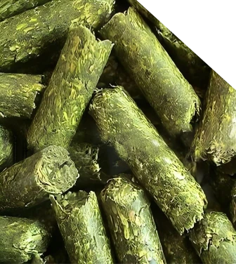 मवेशियों के चारे के लिए अल्फाल्फा भूसे की गोलियाँ