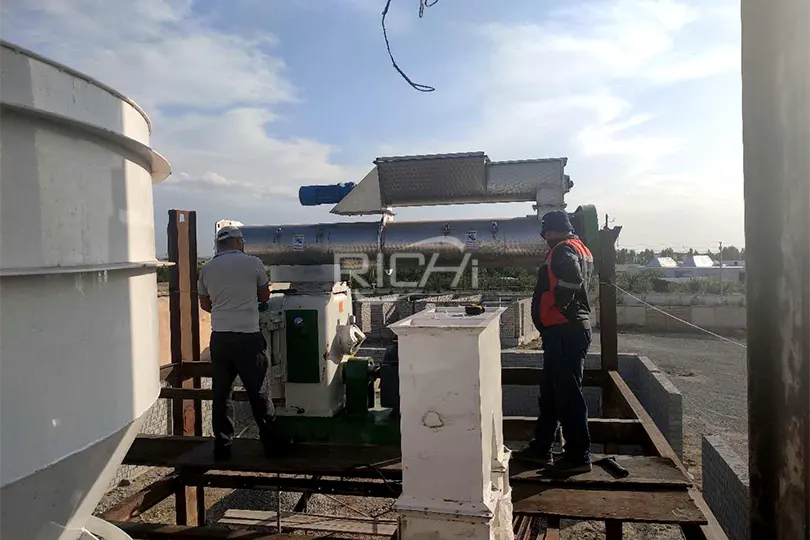 10-12 T/H PLC Batching+Chicken Feed Pellet Mill in Uzbekstan